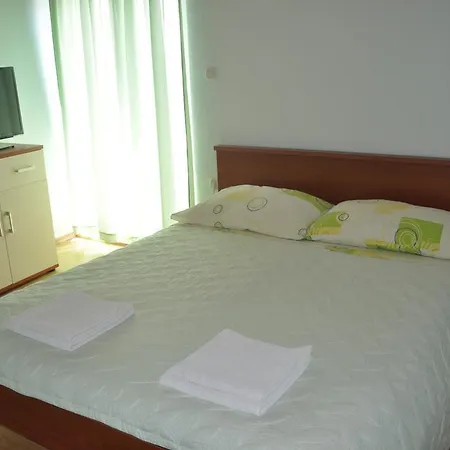 Zora Apartment Vis