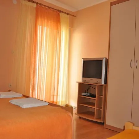 Zora Apartment Vis